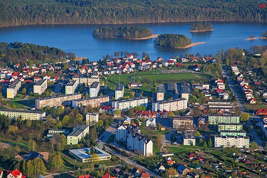 Nida, panorama na miejscowosc polozona nad jeziorem Nidzkim od strony Zachodniej. EU, Pl, Warm-Maz. Lotnicze.
